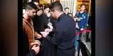 Barcelona vs Atlético de Madrid: Diego Simeone firma autógrafos en la previa (FOTOS)