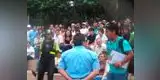 Miraflores: cómico ambulante se defendió con Constitución en mano tras ser prohibido (VIDEO)