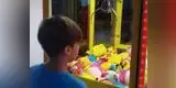 YouTube: joven reveló el truco para extraer peluches de las máquinas (VIDEO)