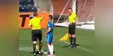 Árbitro expulsa a su juez de línea por inesperada acción [VIDEO]