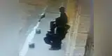 Estatuas humanas son captadas mientras roban a una turista [VIDEO]