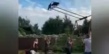 YouTube: Hombre da espectacular vuelta en columpio sin imaginar que le pasaría lo peor [VIDEO]