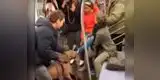 YouTube: terrible momento en que un Pitbull muerde a una mujer dentro de un metro [VIDEO]