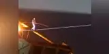 YouTube: equilibrista ruso arriesga su vida al cruzar un río sobre puente levadizo [VIDEO]