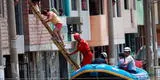San Juan de Lurigancho: PNP rescata a ciudadanos en botes inflables [VIDEO]