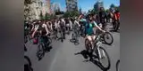 Manifestantes llegan en bicicleta a la casa de Sebastián Piñera [VIDEO]