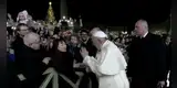 Mujer jaló bruscamente del brazo al papa Francisco y él se defiende [VIDEO]
