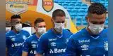 Futbolistas de Gremio jugaron con mascarilla para protestar por coronavirus
