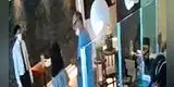 Hombre se disfraza de doctor para "rescatar" a su esposa del hotel donde cumplía cuarentena