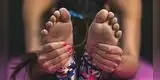 Manchas en los pies, nuevo síntoma del coronavirus en niños y adolescentes