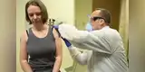 Primera mujer en aplicarse vacuna de prueba para combatir el coronavirus afirma que tuvo secuelas