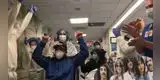 EE.UU: Pacientes recuperados de COVID-19 salen del hospital con música de Journey [VIDEO]