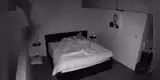Cámara de seguridad registró espeluznantes actividades nocturnas mientras dormían [VIDEO]