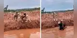 Perrito lanza a su dueña a un charco de lodo y su cara de satisfacción cautiva a todos [VIDEO]