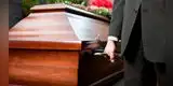 Familia de fallecido por COVID-19 escucha 'ruido' en ataúd y le dan respiración boca a boca
