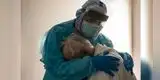 Médico abrazando a su paciente con coronavirus conmueve en el día de Acción de gracias [FOTO]