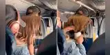 Mujer destroza el cabello de pasajera por taparle la pantalla en el avión [VIDEO]