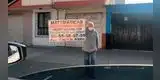 Profesor de 80 años ofrece clases de matemáticas en las calles para ganarse la vida
