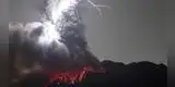 Japón: impactantes imágenes revelan el golpe de relámpago sobre cráter de volcán en erupción