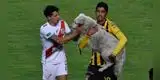 Perrito invade cancha de fútbol en pleno partido y se roba una zapatilla [VIDEO]