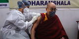 Dalai Lama se vacuna contra el coronavirus y anima a tener el “coraje” para recibirla