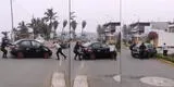Auto avanza solo sin chofer y policías intentan detenerlo de una singular manera [VIDEO]
