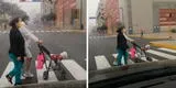 Captan a una pareja paseando a su perro a bordo de un cochecito para bebé y momento se viraliza [VIDEO]