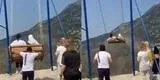 Rusia: dos mujeres caen al vacío mientras se columpiaban en acantilado [VIDEO]