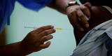 Personas no vacunadas tienen doble riesgo de volver a contagiarse de COVID-19, afirma CDC