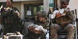 ¡Emotivo! Soldados estadounidenses cargan en sus brazos a bebés afganos rescatados del régimen talibán
