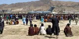Miles de personas esperan evacuadas en el aeropuerto de Kabul tras la toma de poder los talibanes