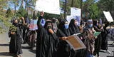 Mujeres afganas protestan para que respeten sus derechos ante el nuevo régimen talibán [VIDEO]