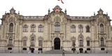 Gobierno niega que bandera de Palacio haya estado a media asta tras muerte de Abimael