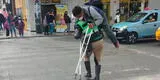 Efectivo policial carga a persona discapacitada para cruzar la pista: “Policía del bicentenario”