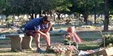 Padre va a la tumba de su hijo todos los domingos para escuchar con él partido [FOTO]