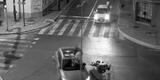 Surco: conductora se habría pasado la luz roja y provoca accidente con motociclista [VIDEO]