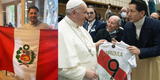 Gianluca Lapadula y su conmovedor mensaje tras entregar camiseta de la selección peruana al Papa