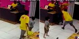 Trabajador de una heladería se enfrentó a ladrón y lo desarmó de un 'sillazo' [VIDEO]