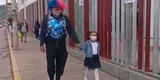 Cusco: Padre ayuda a su hija de 6 años en su vacunación disfrazándose como un payaso