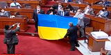 Congresistas extienden bandera de Ucrania pidiendo condenar invasión rusa, pero no lograron votos