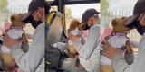 Joven se pone a jugar en pleno bus con su perrita para que no se aburra y escena conmueve en TikTok [VIDEO]