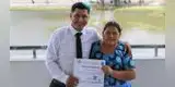 Hijo orgulloso de su madre porque lo ayudó a graduarse de la universidad vendiendo papa con huevo: "Es mi motivación"