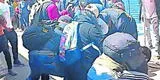 Huancayo: comerciantes se enfrentan a golpes a PNP para evitar decomiso de celulares