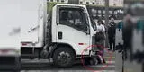 Cercado: mujer se mete debajo de camión con su bebé para evitar que se lleven su herramienta de trabajo [VIDEO]