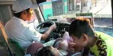 Señor sale a trabajar de chófer junto a sus hijos y usuarios lo aplauden: "No me importa que se rían de mi" [FOTO]