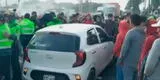 “La fila de vehículos es inmensa”: pasajeros varados tras bloqueos en la Panamericana Sur caminan para llegar a sus destinos [VIDEO]