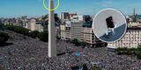 Hincha argentino se subió a la punta del Obelisco y genera vértigo: cerca de 4 millones en las calles