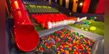 “Gato con botas: el último deseo” inaugura sala de cine con tobogán y zona de juegos