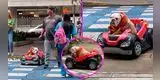 Señor pasea a su perrito en su propio mini carro y video viral arrasa en TikTok: “Y soporten”