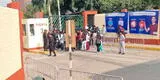 Postulantes a San Marcos llegan tarde al examen y padres protestan en grupo: "¡Déjenlos pasar!"